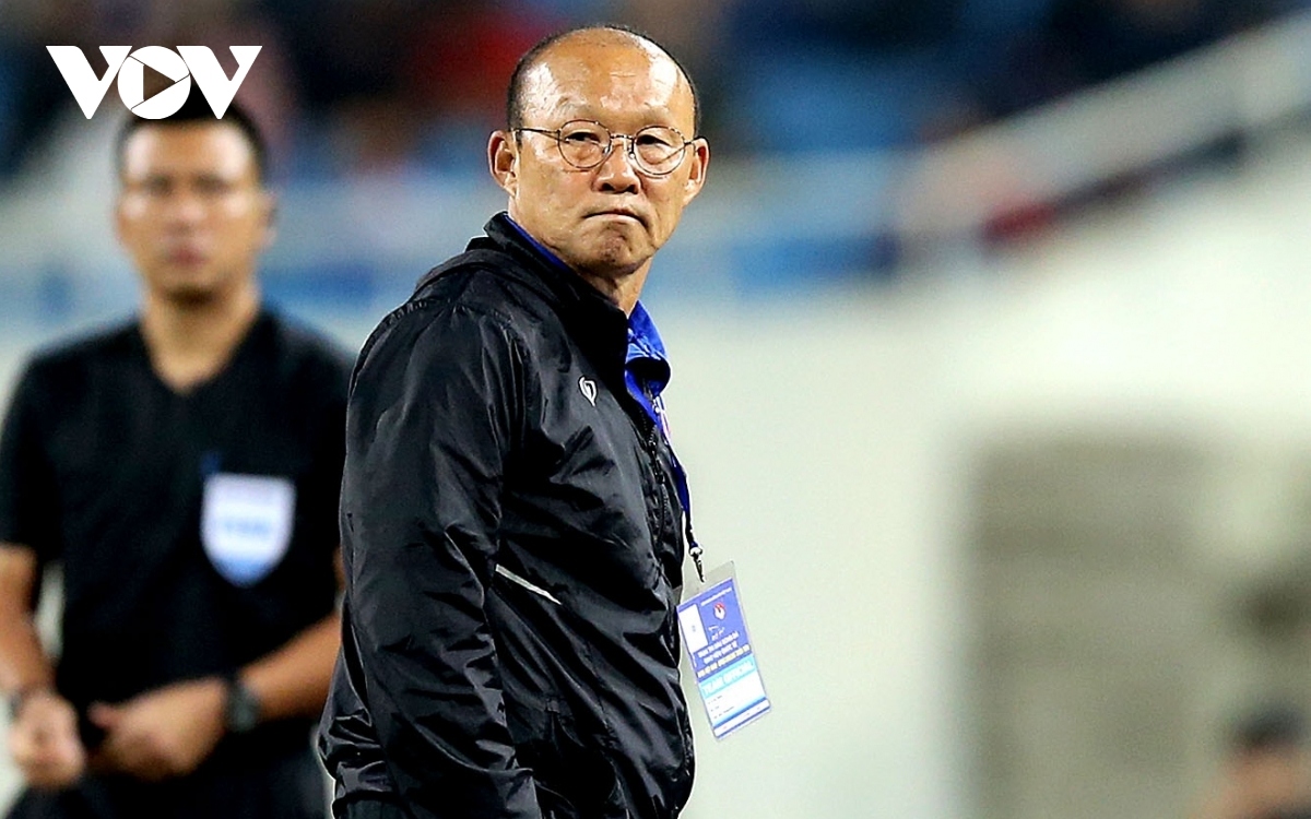 HLV Park Hang Seo bị cấm chỉ đạo trận ĐT Việt Nam gặp UAE